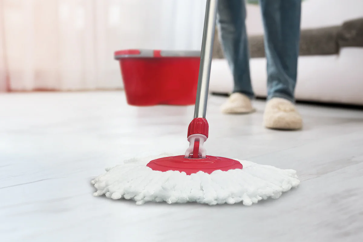 Spin to voittaa: kuinka vallankumous mikrokuitu spin mop -järjestelmä leikkaa puhdistusajan puoleen